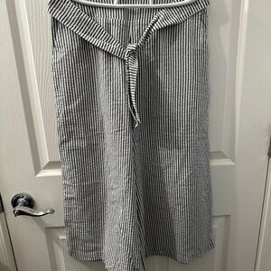 BCBGeneration Striped Black and White Women's Cropped Wide Leg Pants Size Small